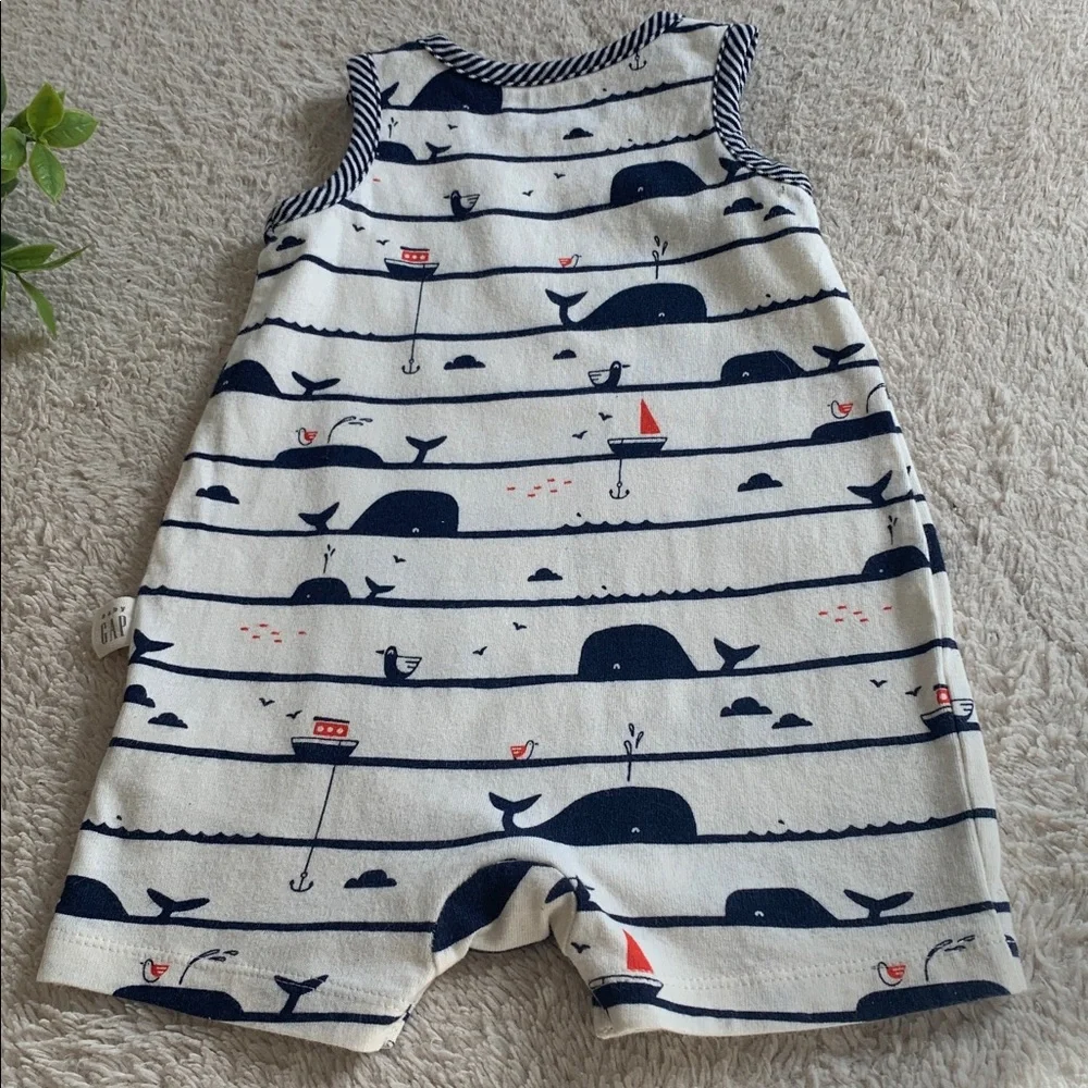 GAP Whales Baby Shortalls EUC 3-6M Romper Organic Cotton